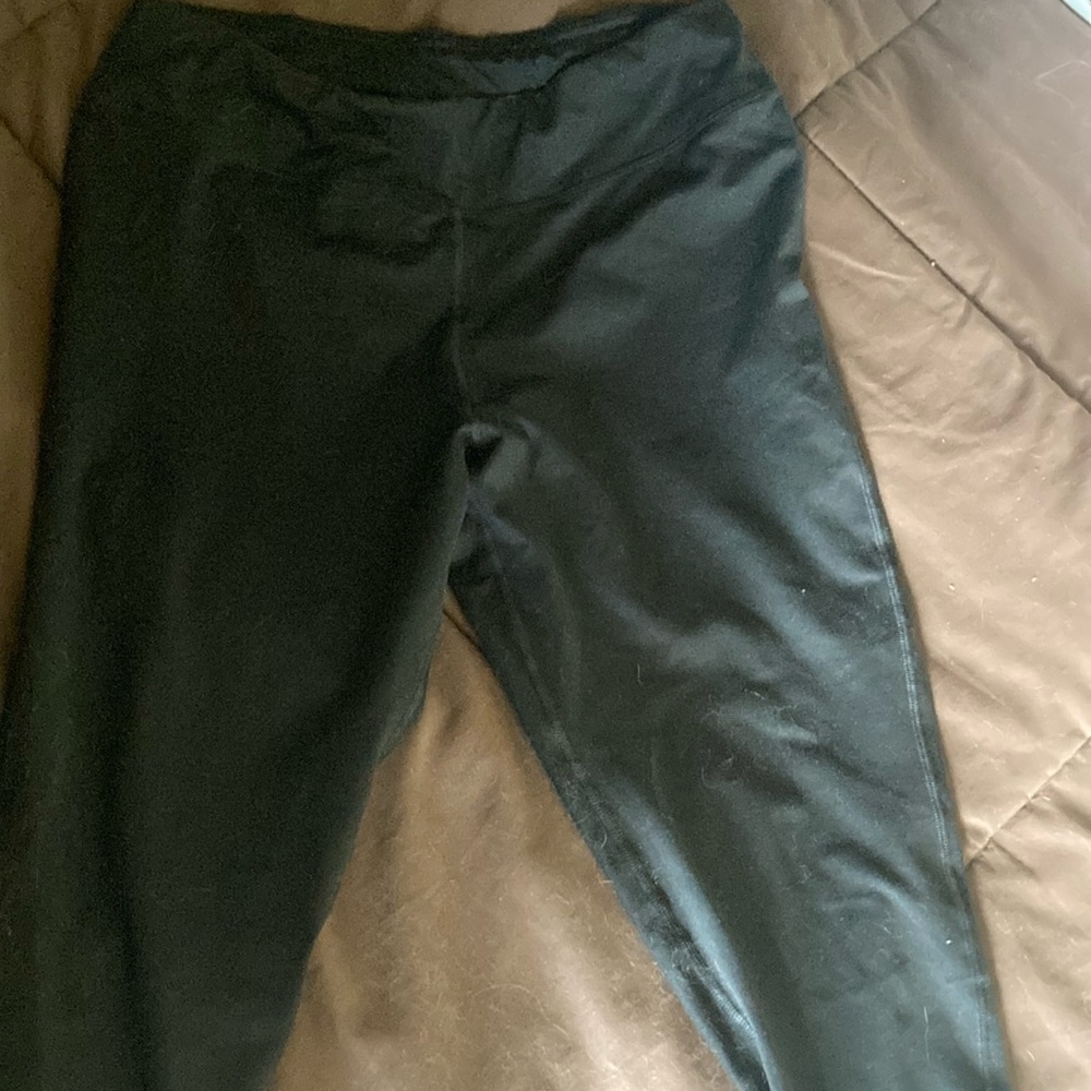 Black capri leggings